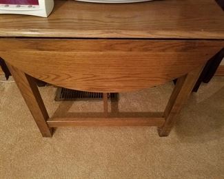 Drop leaf table
