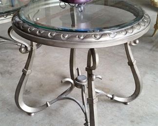 Roun glass top table