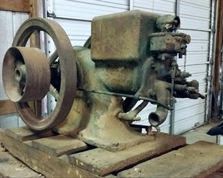 Antique International Harvester (IHC) type M 3hp kerosene-gasoline engine (not running)