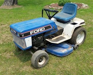 Ford YT16 yard tractor/lawn mower has a Briggs & Stratton 655cc 16hp 2-cylinder engine