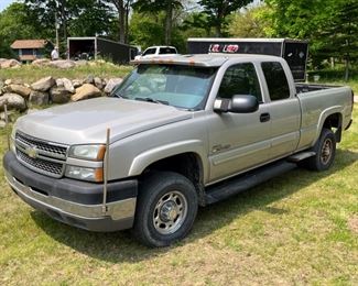 2005 Chevy 2500 4x4 Short Bed Extended Cab 75k Miles