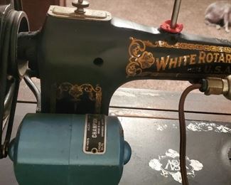 Sewing machine with cabinet 