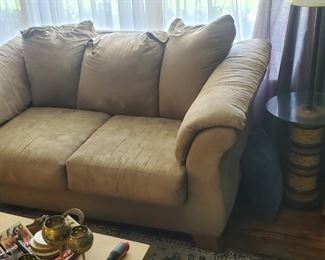 Love seat
Side table with lamp