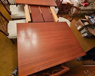 Table with self storage leaves