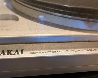 AKAI turntable