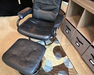 OFFICE CHAIR WITH FOOTSTOOL - CONTEMPORARY RUNNER RUG
