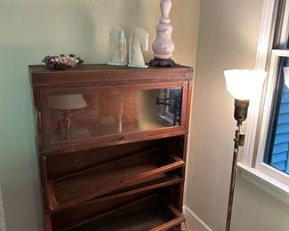 horse head bookends and table lamp