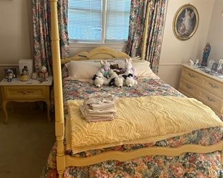 Full size bad also has pieces for canopy conversion