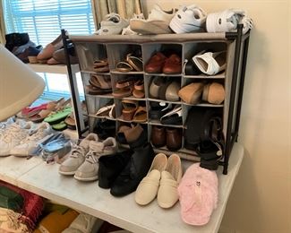 Women’s shoes - 12M