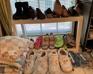 Women’s shoes - 12M