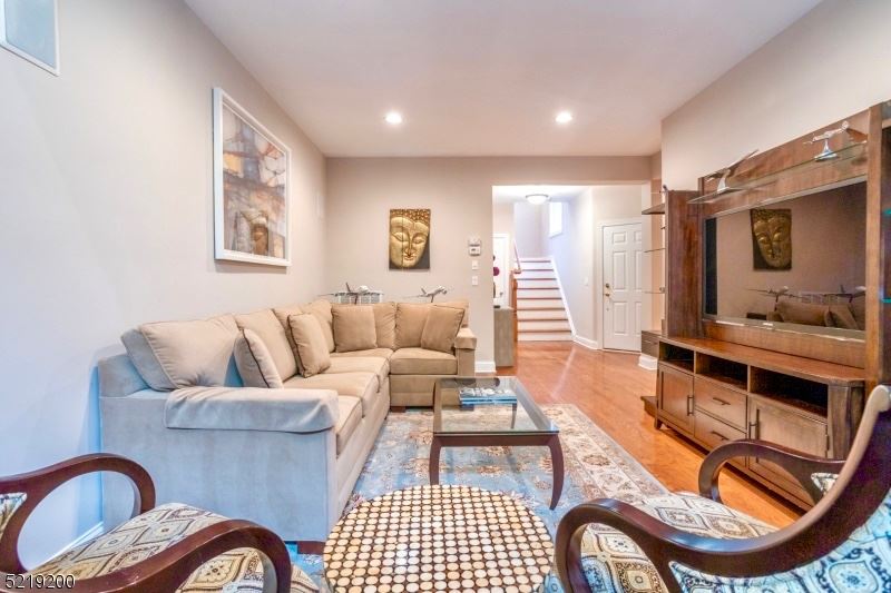 JERSEY GIRLS are rockin’ in Beautiful Roseland... starts on 7/28/2023