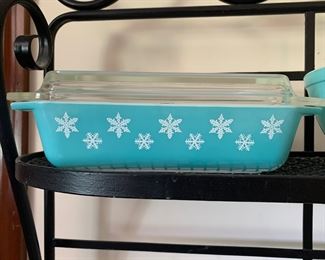 Vintage Pyrex snow flake turqouise casserole with lid