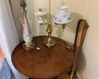Tilt top antique tea table, lamps