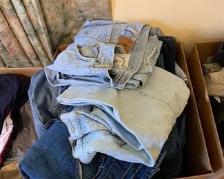 Men's jeans, mostly Levi's, sizes 40 and 42