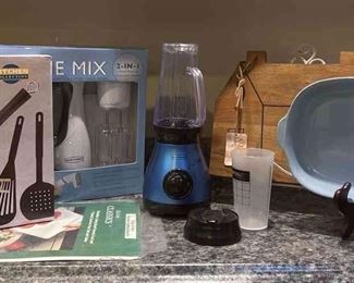 4 Pc Nonstick Wok Set NIB, Immersion Blender 5 Speed Mixer NIB, Chris Freytag Smoothie Blender, Vintage Pfaltzgraff 2 Qt Baker