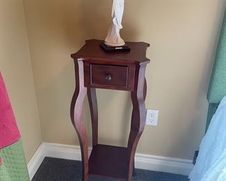 . . . cute pedestal table with sculpture 