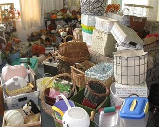  Quality baskets, wire baskets, cloth baskets