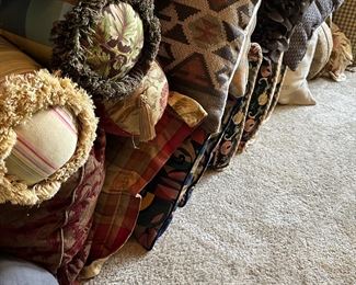 So many pillows!
