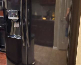 Samsung fridge. Works great