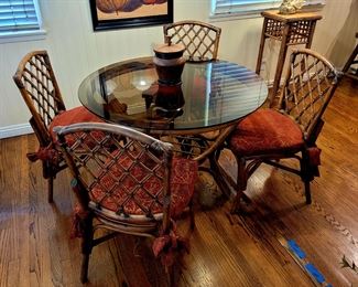 Beautiful rattan table and 4 chairs