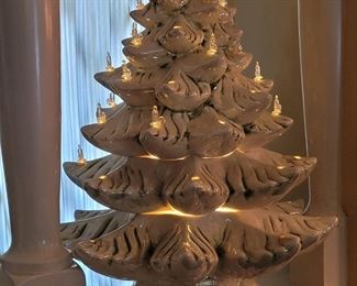 Large ceramic Xmas tree