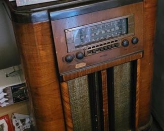 Circa 1940 radio