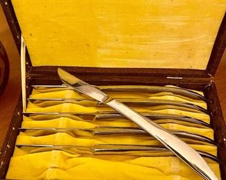Vintage set of dinner knives