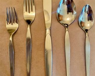 Oneida 5 piece place setting