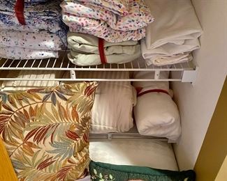 Bedding full and king