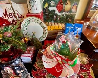 Lenox plate, Lenox coffee carafe, beaded placemats, floral centerpiece in beautiful glass container