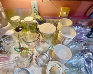 Pyrex bowls, juicer, measuring cups