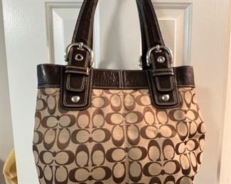 COACH HANDBAG