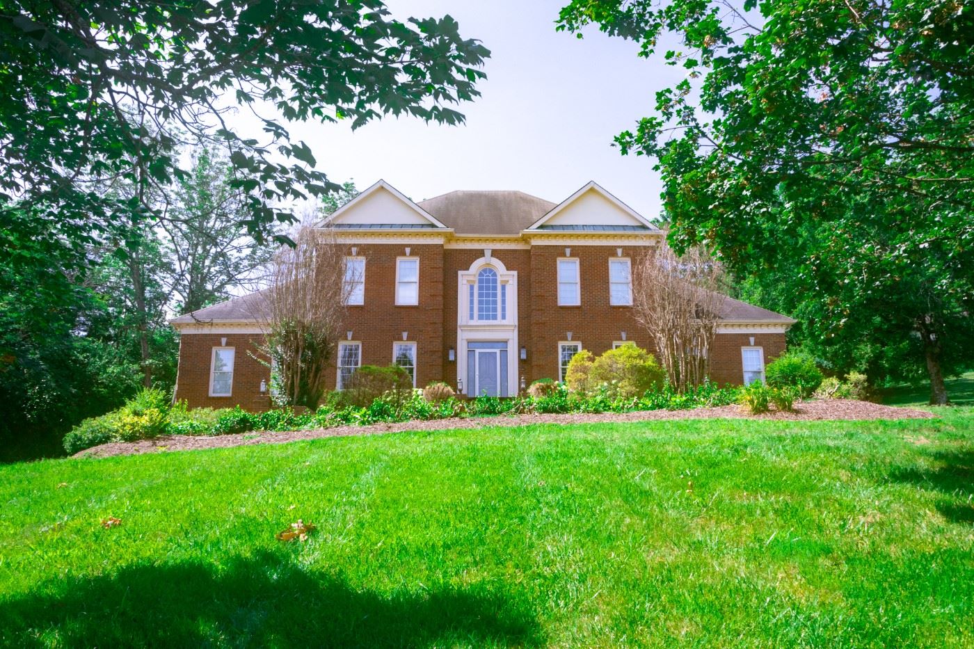 Wonderful 6,000 sqft sale located off Franklin Road near Murray Lane  — Brentwood, TN — Only minutes from Franklin, Nashville, Cools Springs, Belle Meade, Governors Club, Nolensville