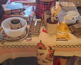 Vintage kitchen ware 