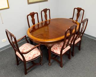 Gorgeous Drexel dining table with two leaves and six dining chairs.  Queen Anne style, the table with a band of inlaid wood encircling the top