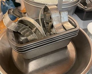 Cookie Cutters, Stainless Steel Pie Dish, Loaf Pans