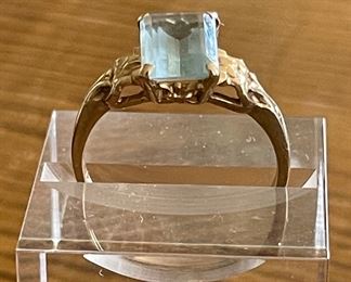 Vintage 14K Gold And Emerald Cut Aquamarine Ring Size 8.75 Total Weight 3.5 Grams