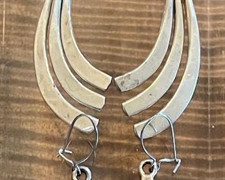 2 Pairs Sterling Silver Earrings Total Weight 13.4 Grams