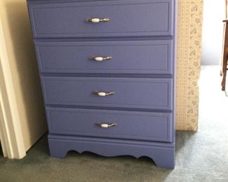 Wooden chest of drawers.