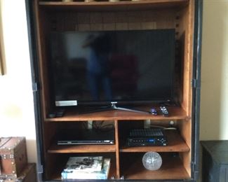 Attractive armoire. Great storage. 