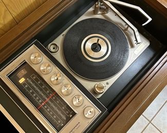 Magnavox Vintage Stereo Console