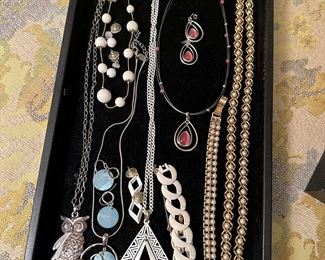 Selection of Vintage Jewelry