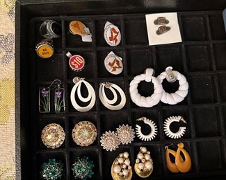 Selection of Vintage Jewelry