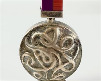 86 Grams Fine Sterling Silver Repousse Agate Topper Perfume Bottle
