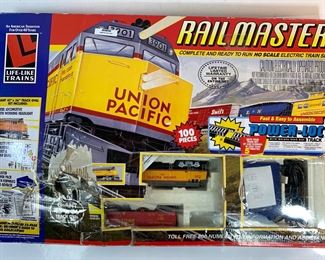 Life-Like Trains Railmaster HO Scale Electric Train Set
