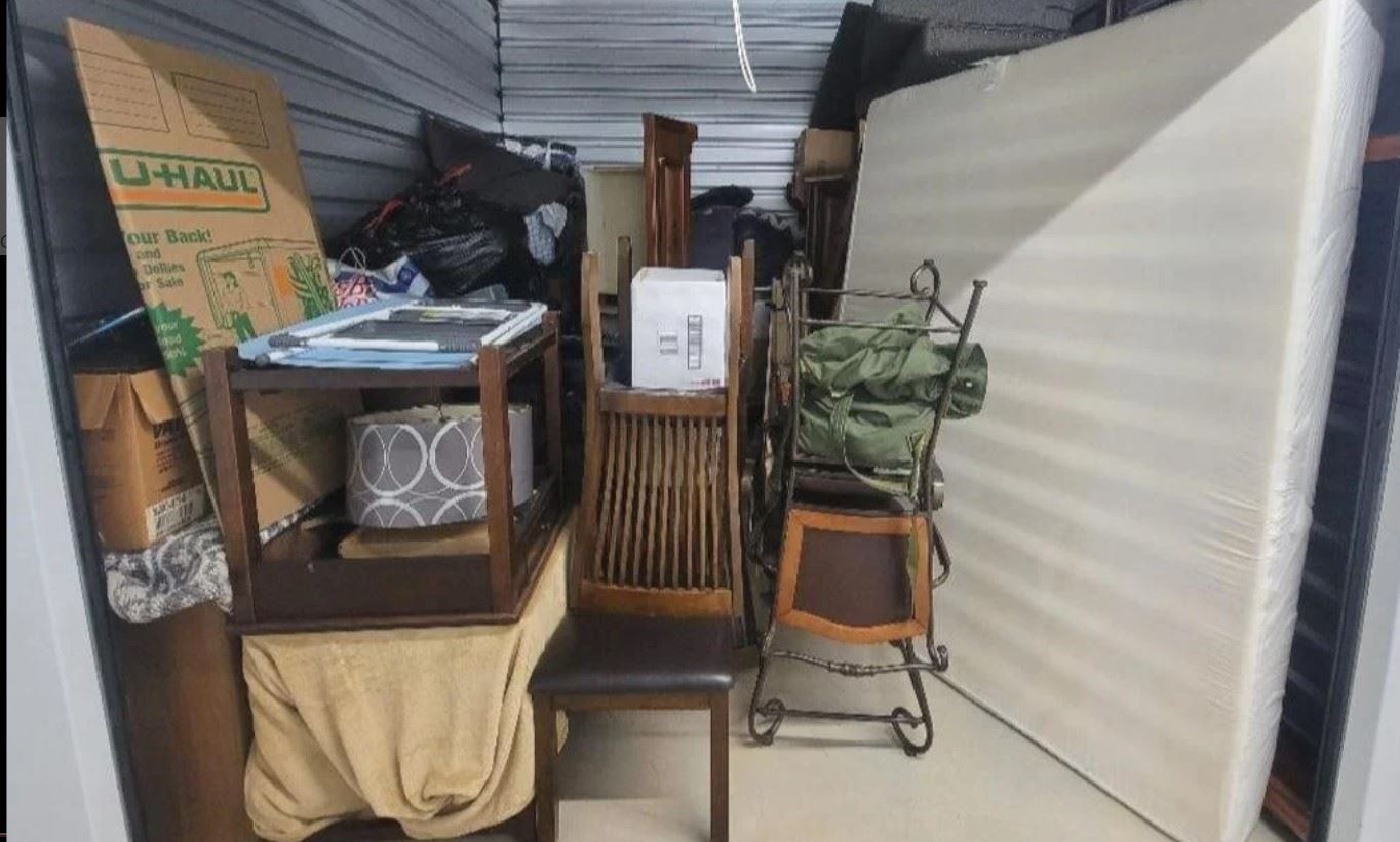 Entire Fayetteville Estate in Storage Winning... starts on 7/18/2023