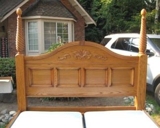 Great Oak King/Queen bed  Has slot to change from King to Queen