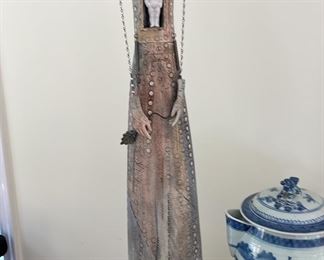 Valerie Bunnell “Lost” statue