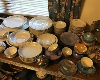 Set of China and lustreware