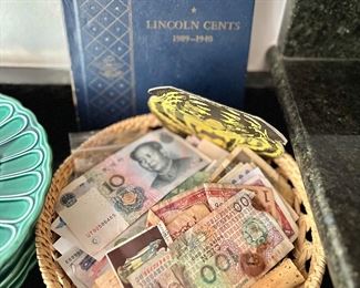 Paper currency Lincoln pennies 